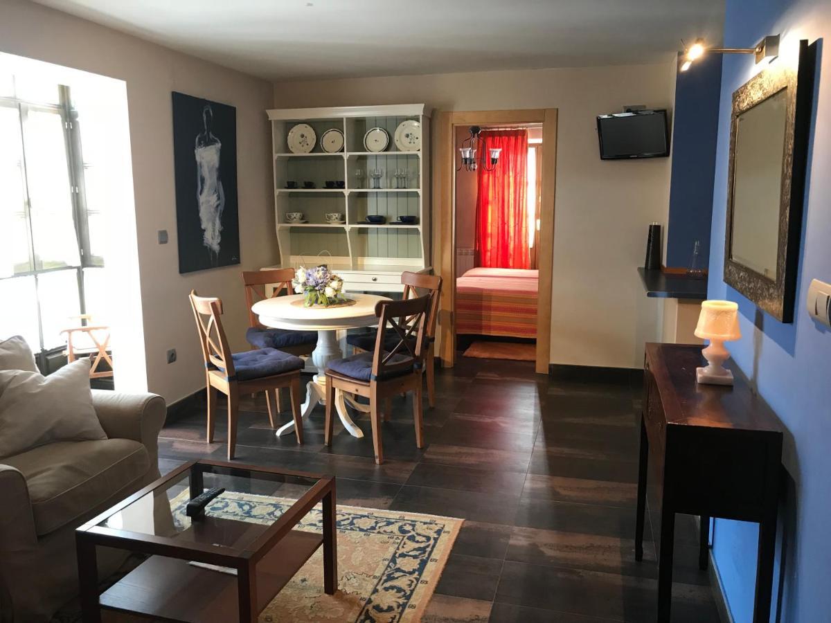 Apartamentos Ebro レイノサ エクステリア 写真