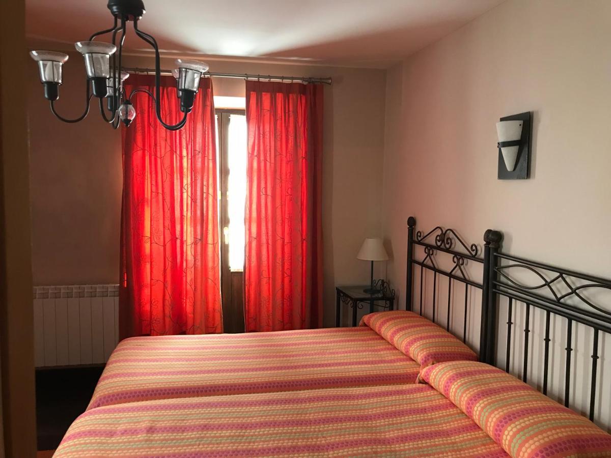 Apartamentos Ebro レイノサ エクステリア 写真