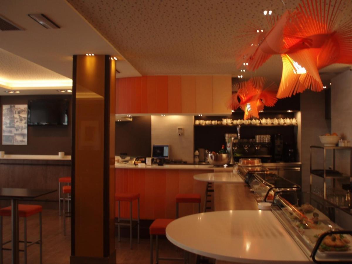 Apartamentos Ebro レイノサ エクステリア 写真